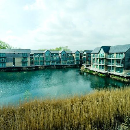 De Vere Cotswold Water Park Apartments Cirencester Exteriör bild