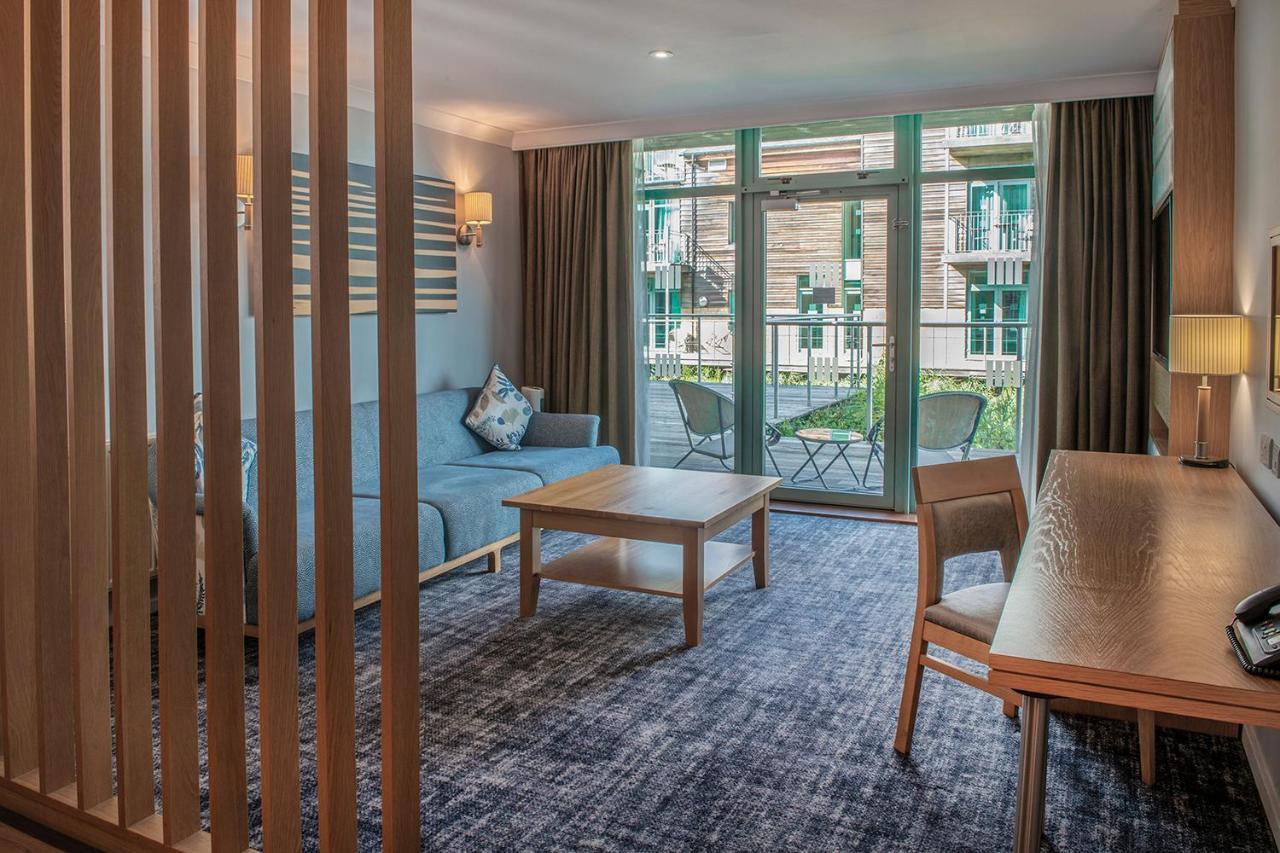 De Vere Cotswold Water Park Apartments Cirencester Exteriör bild
