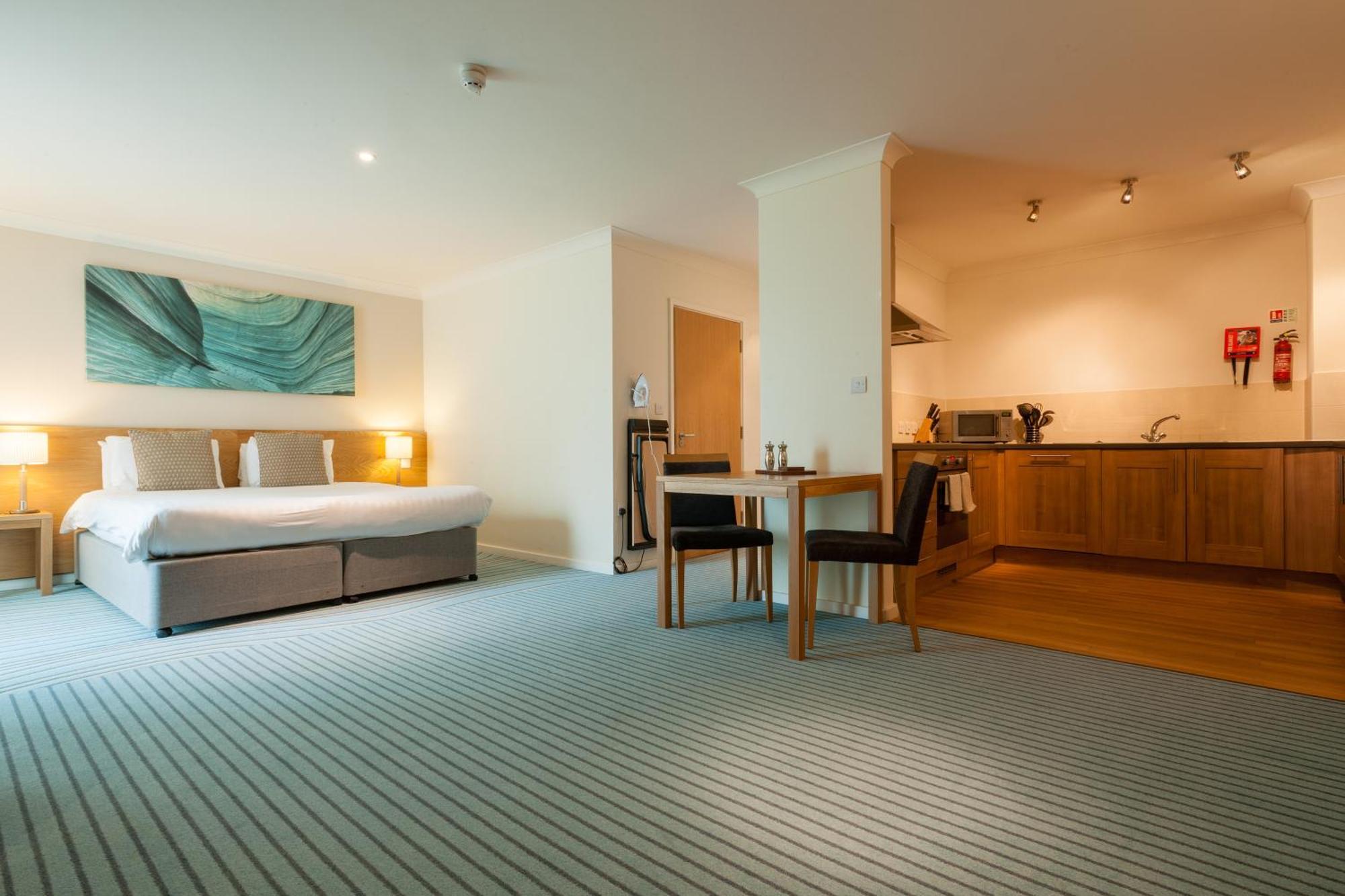 De Vere Cotswold Water Park Apartments Cirencester Exteriör bild